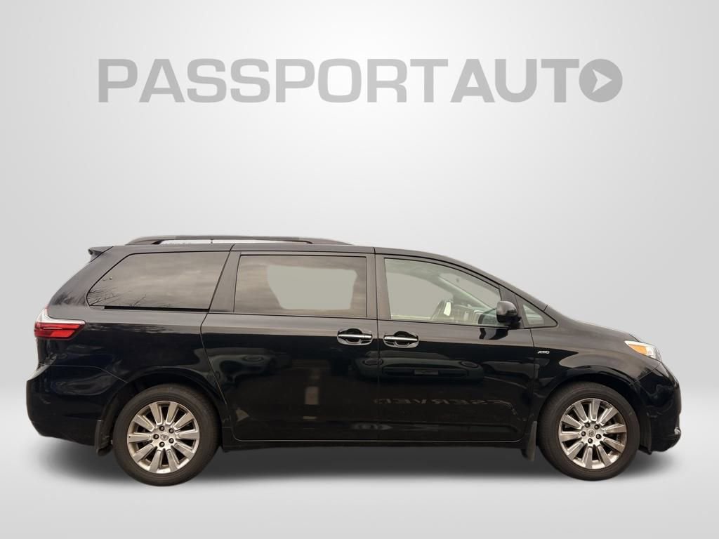Used 2016 Toyota Sienna XLE image 5