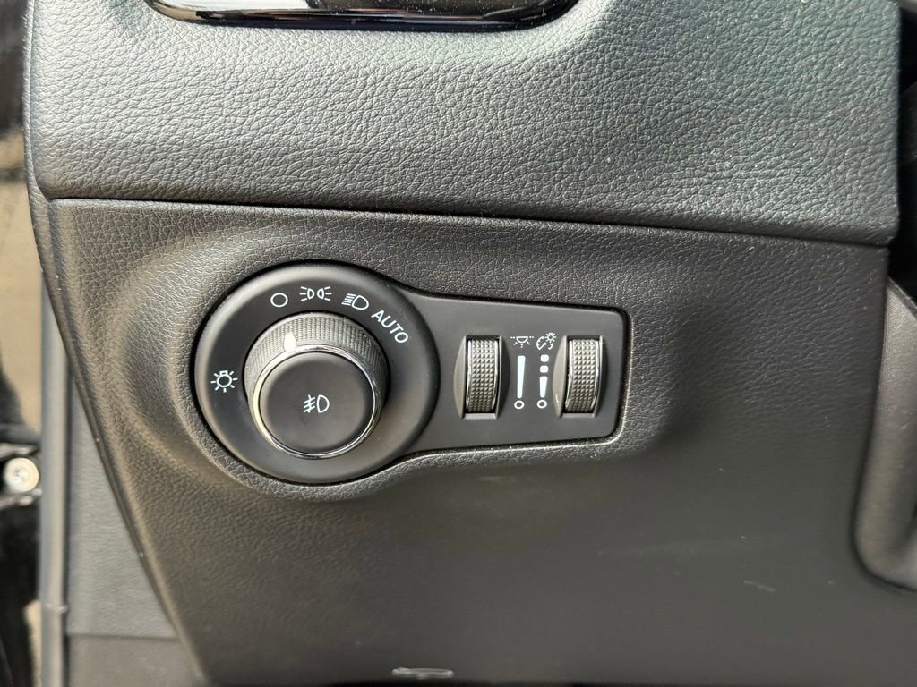 Used 2021 Jeep Compass Latitude image 18