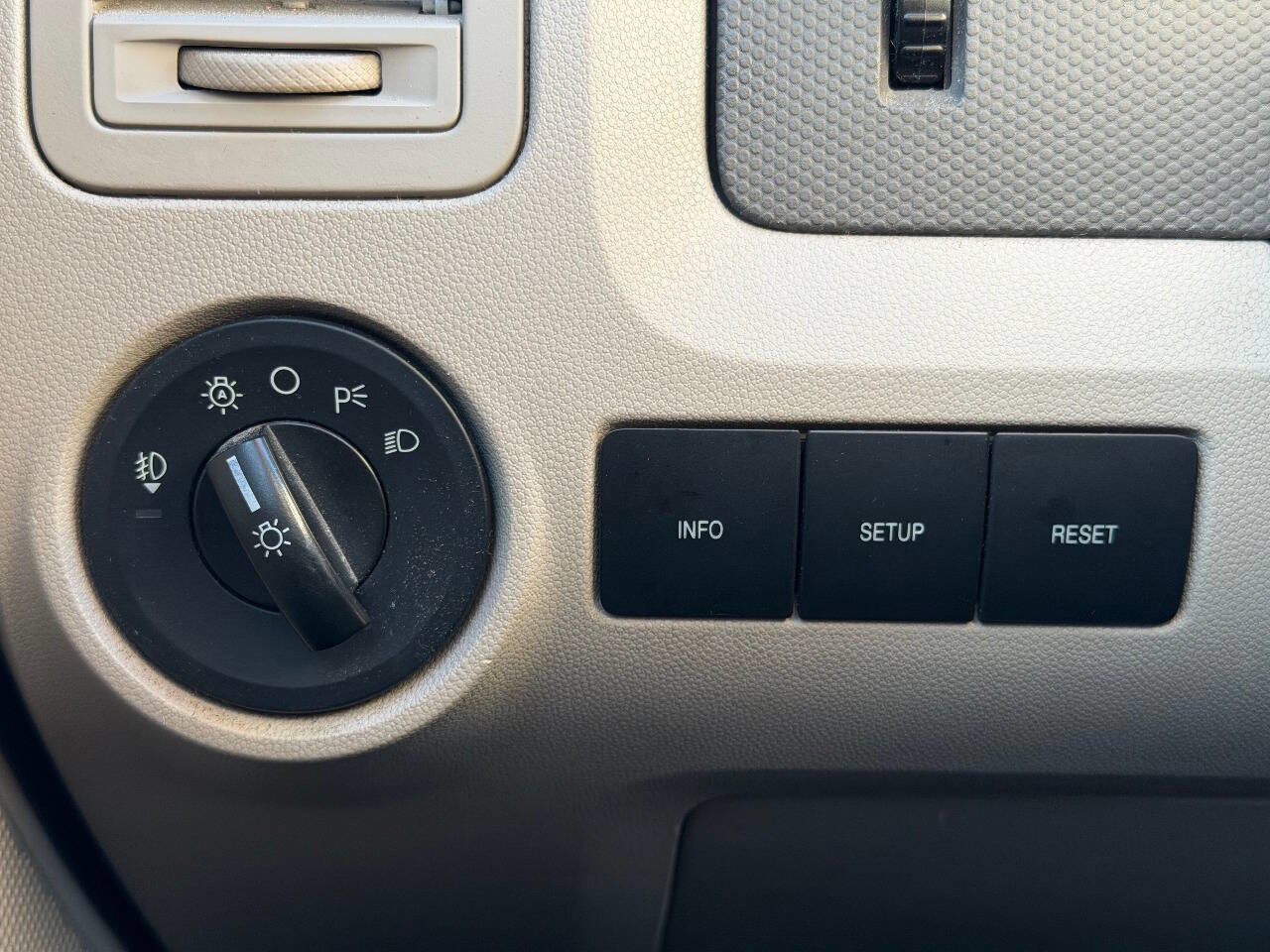 Used 2011 Ford Escape XLT image 17