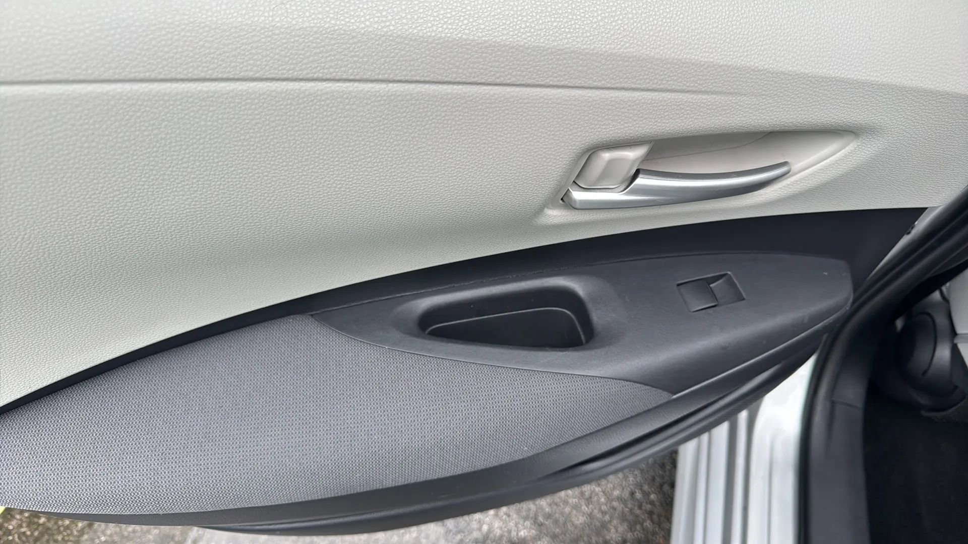 Used 2020 Toyota Corolla LE image 13