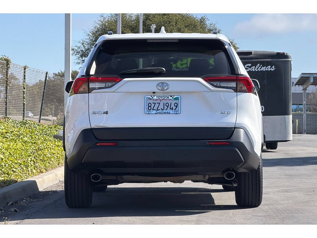 Used 2022 Toyota RAV4 XLE w/ Convenience Package FWD image 5