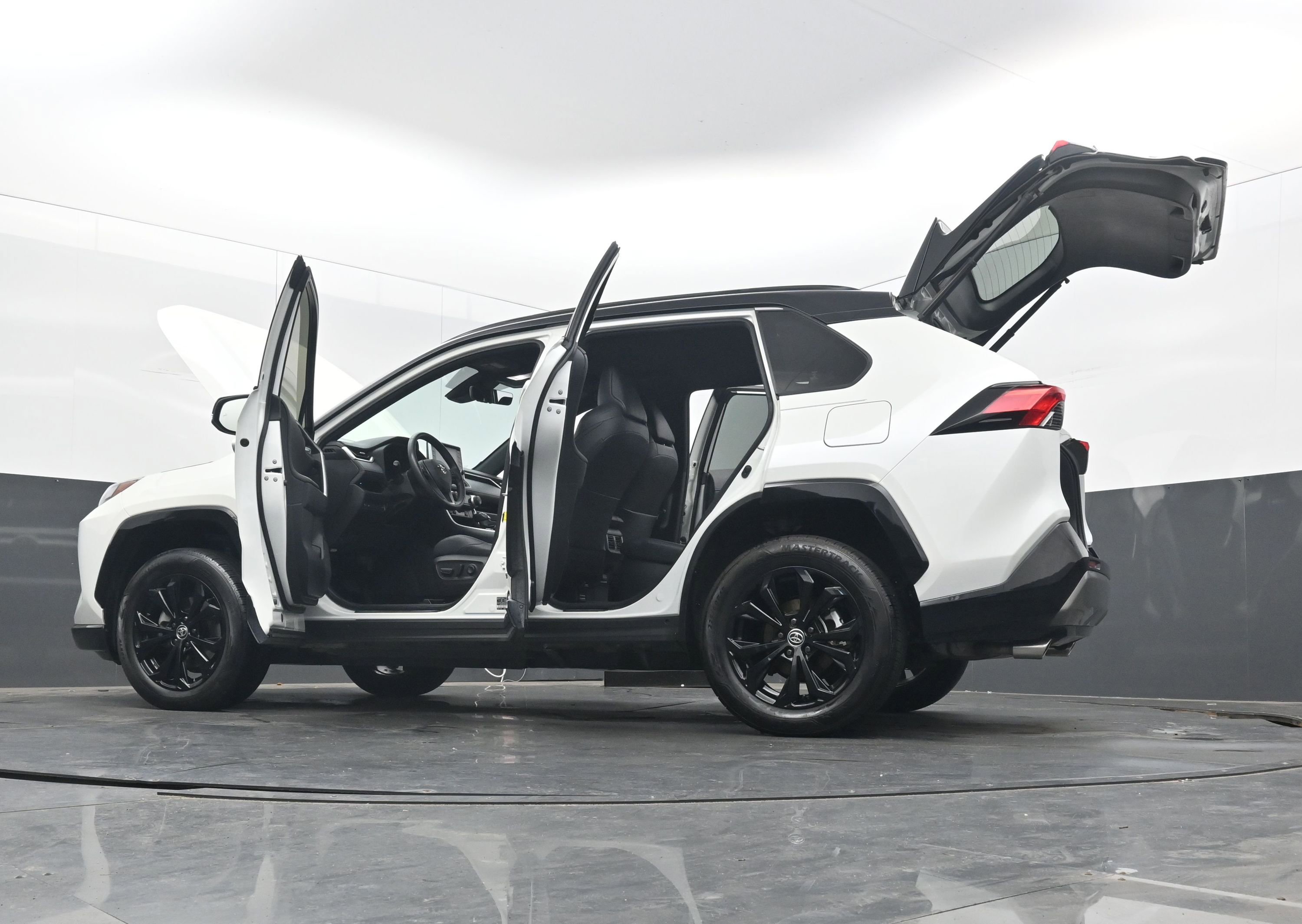 Used 2022 Toyota RAV4 XSE image 40