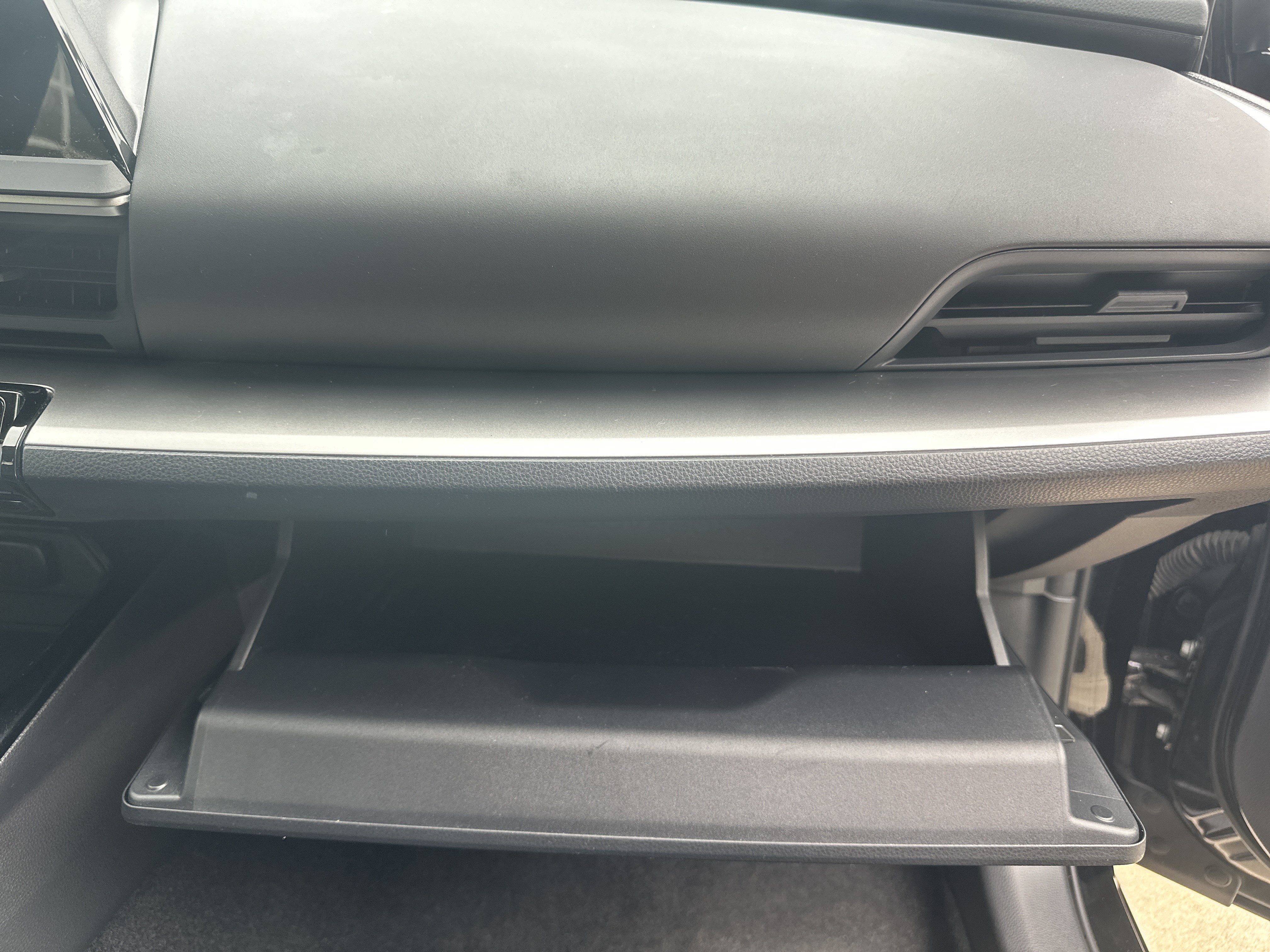 Used 2025 Toyota Prius LE FWD image 27