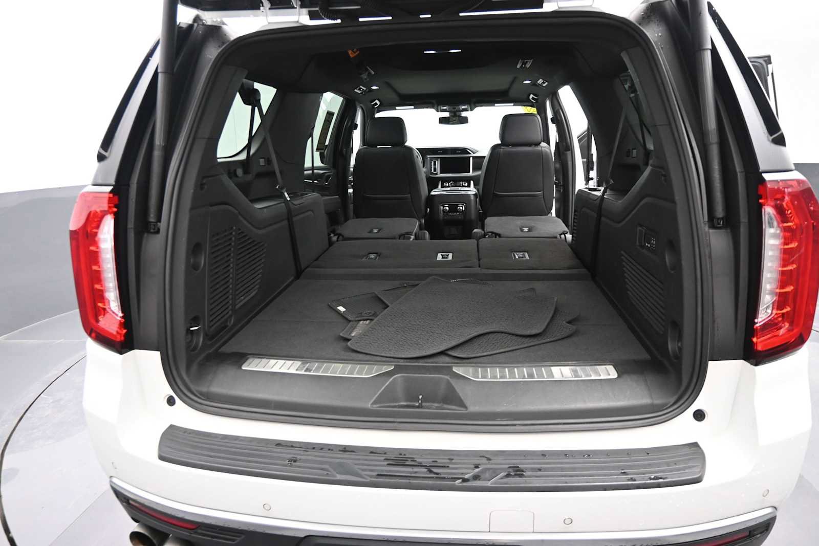 Used 2022 GMC Yukon XL Denali AWD/4WD image 13