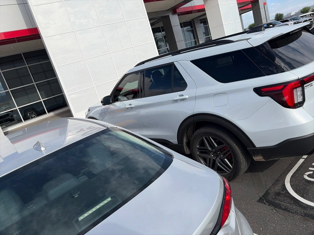 Used 2026 Ford Explorer ST-Line w/ ST-Line Street Pack AWD/4WD image 6