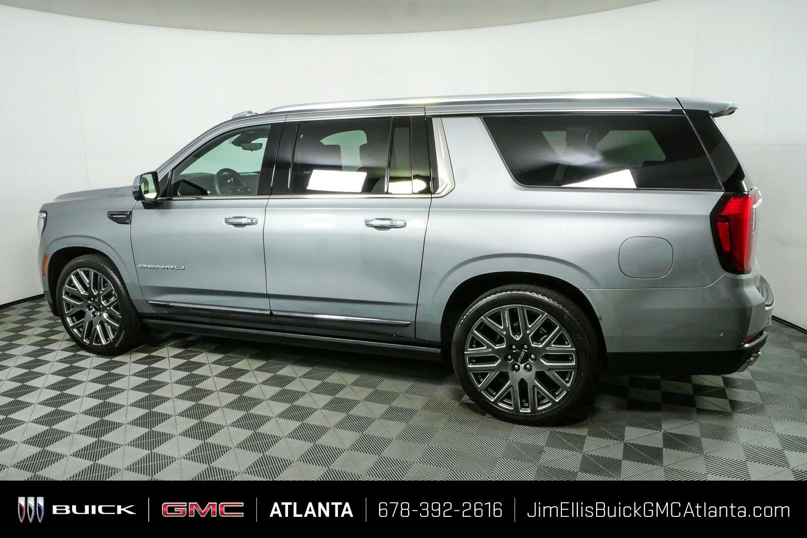 Used 2025 GMC Yukon XL Denali Ultimate w/ LPO, Floor Liner Package AWD/4WD image 32