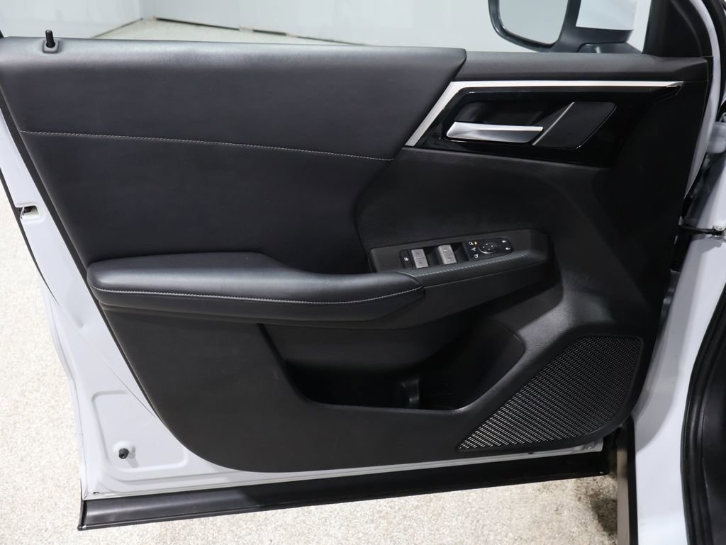 Used 2024 Mitsubishi Outlander SE image 13