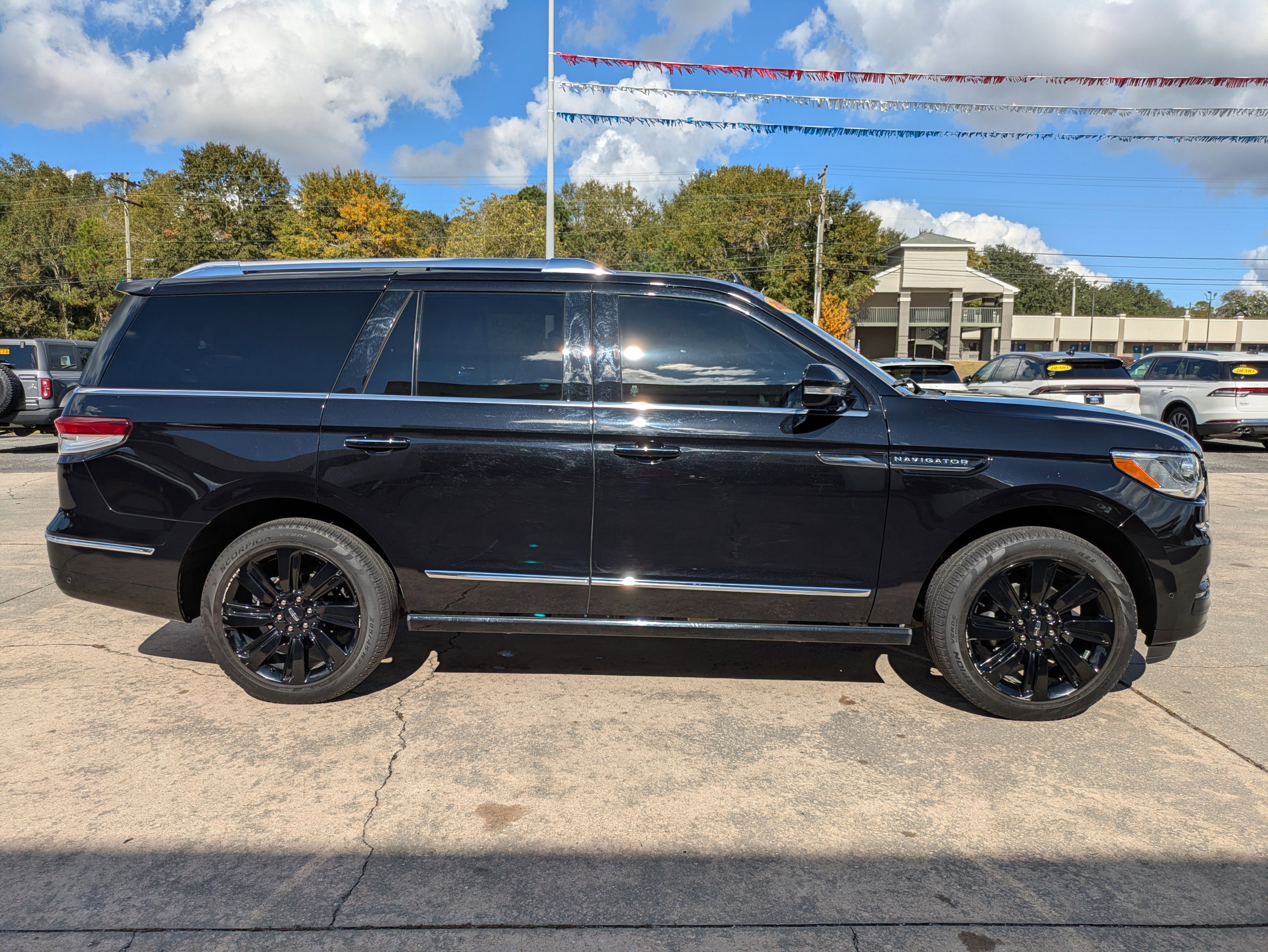 Used 2023 Lincoln Navigator Reserve image 5
