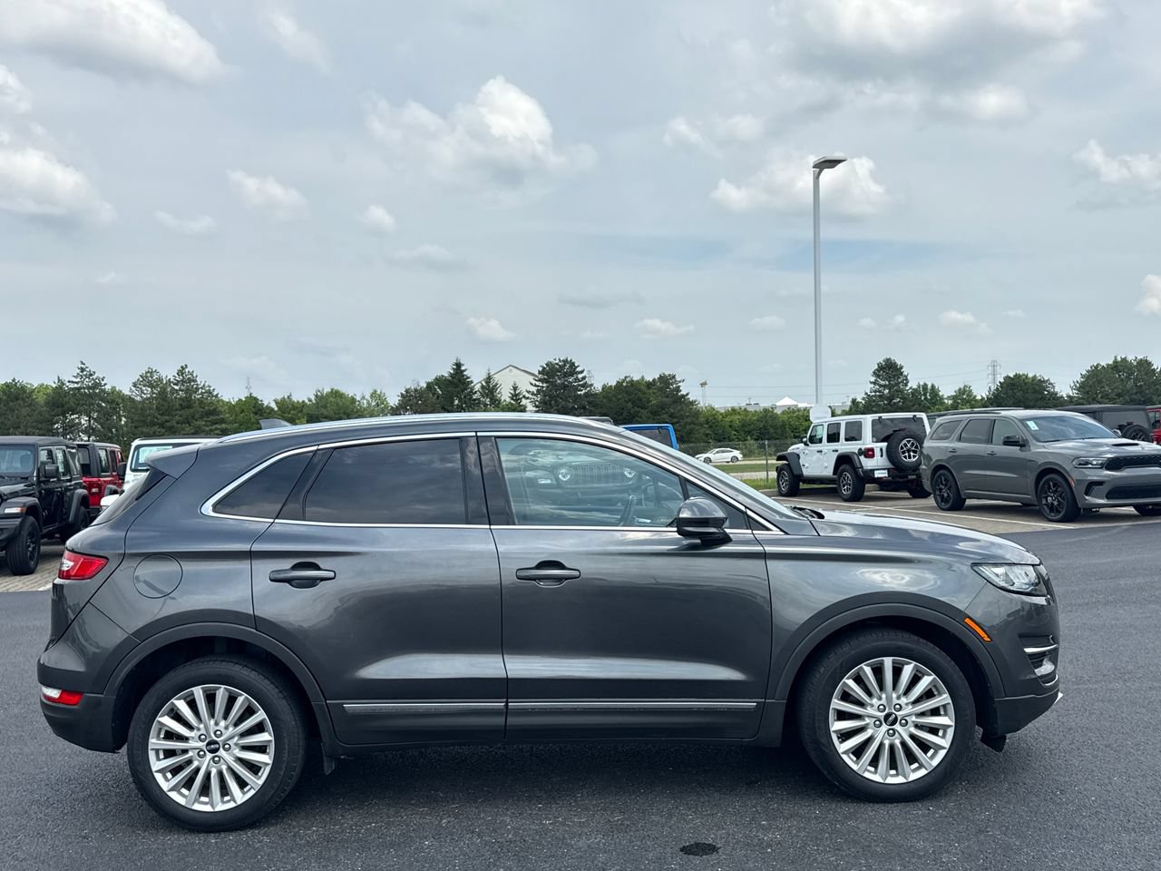 Used 2019 Lincoln MKC Premiere FWD image 2