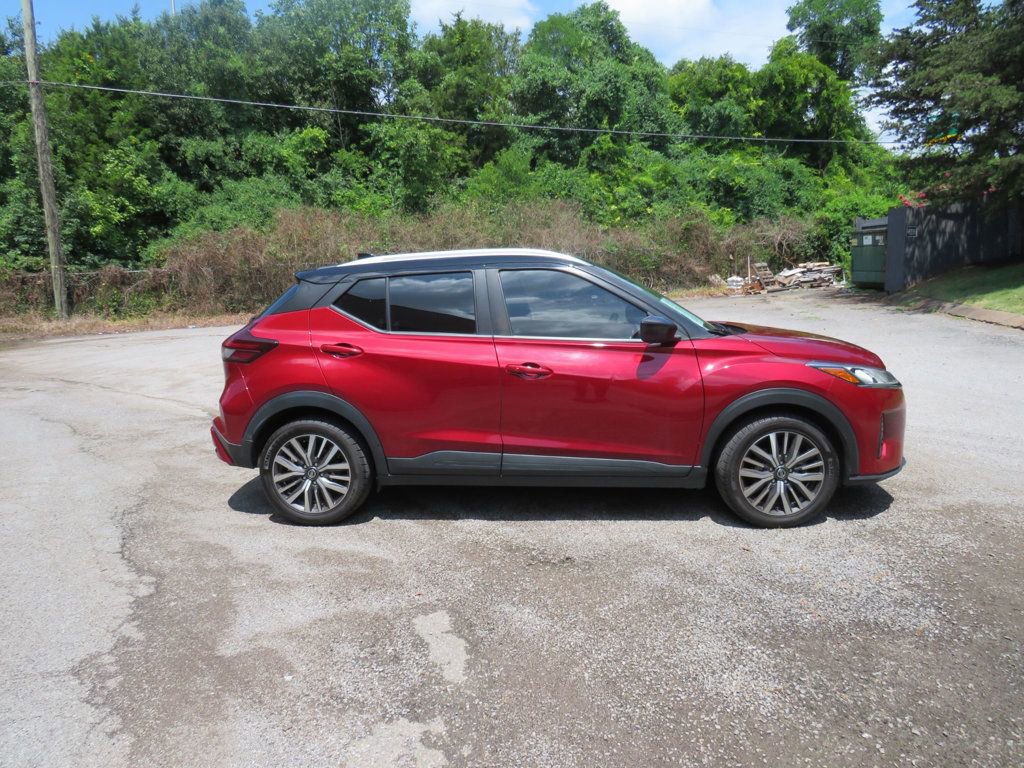 Used 2021 Nissan Kicks SV image 2