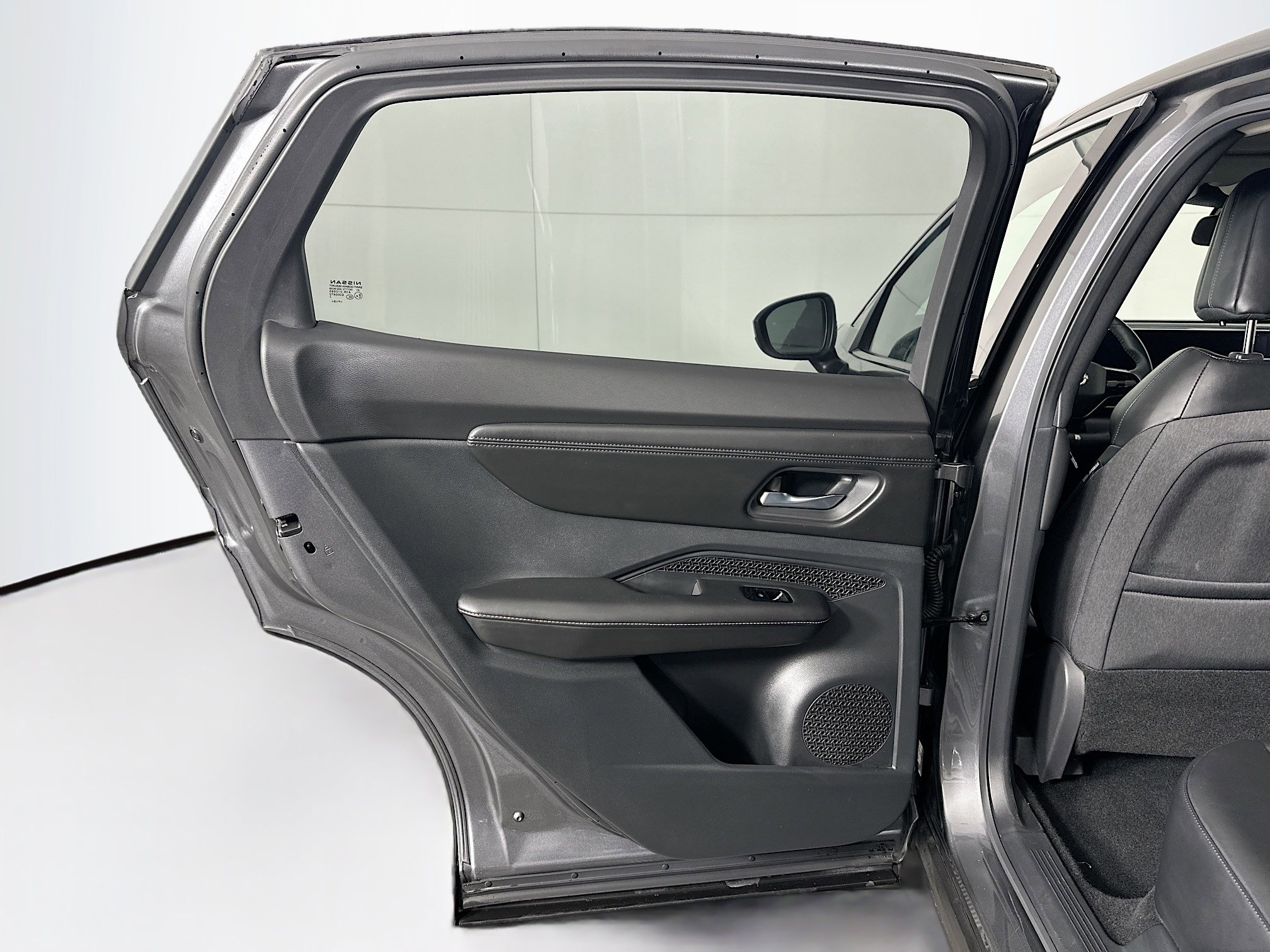 Used 2023 Nissan Ariya FWD image 26