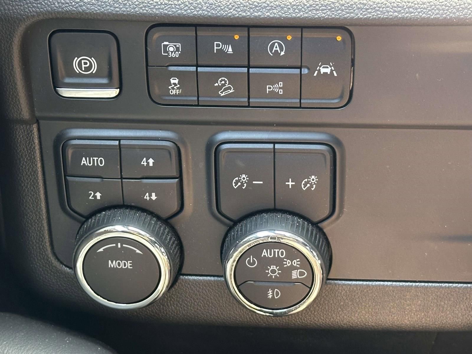 Certified 2025 Chevrolet Suburban Z71 AWD/4WD image 17
