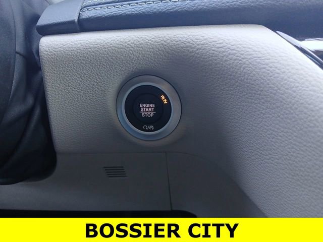 Used 2023 Chrysler Pacifica Touring-L image 16