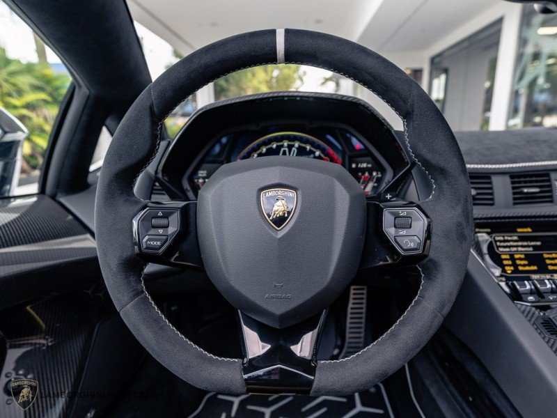 Used 2021 Lamborghini Aventador SVJ AWD/4WD image 31