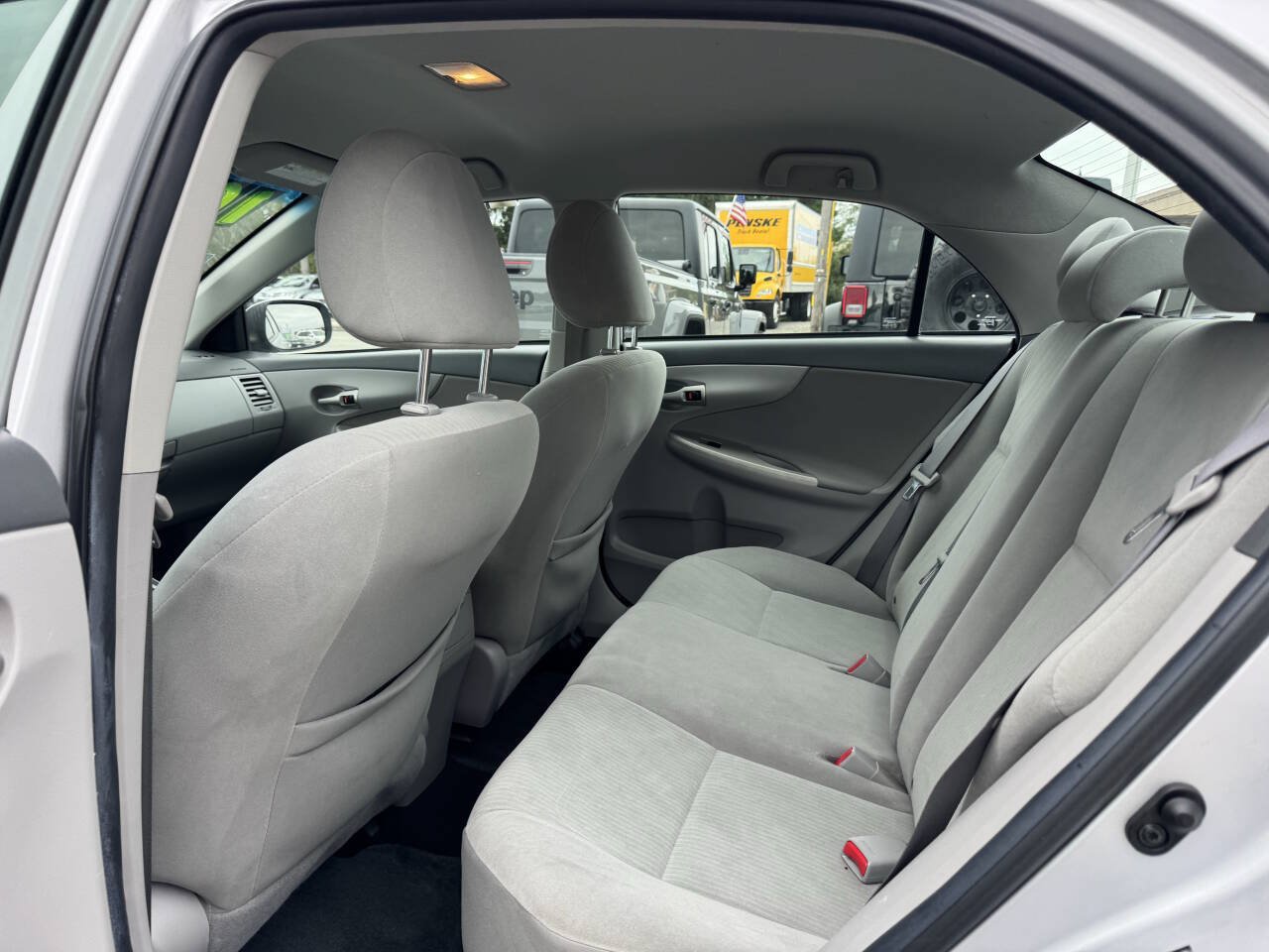 Used 2010 Toyota Corolla LE FWD image 24