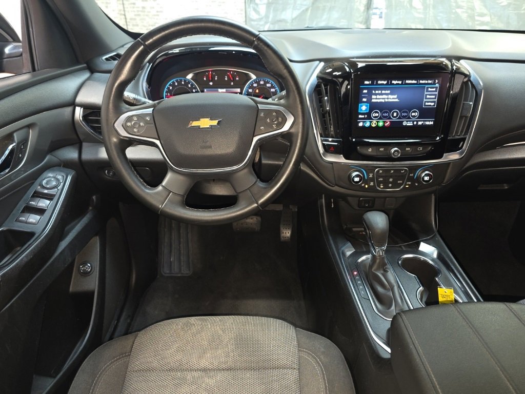 Used 2023 Chevrolet Traverse LT image 16