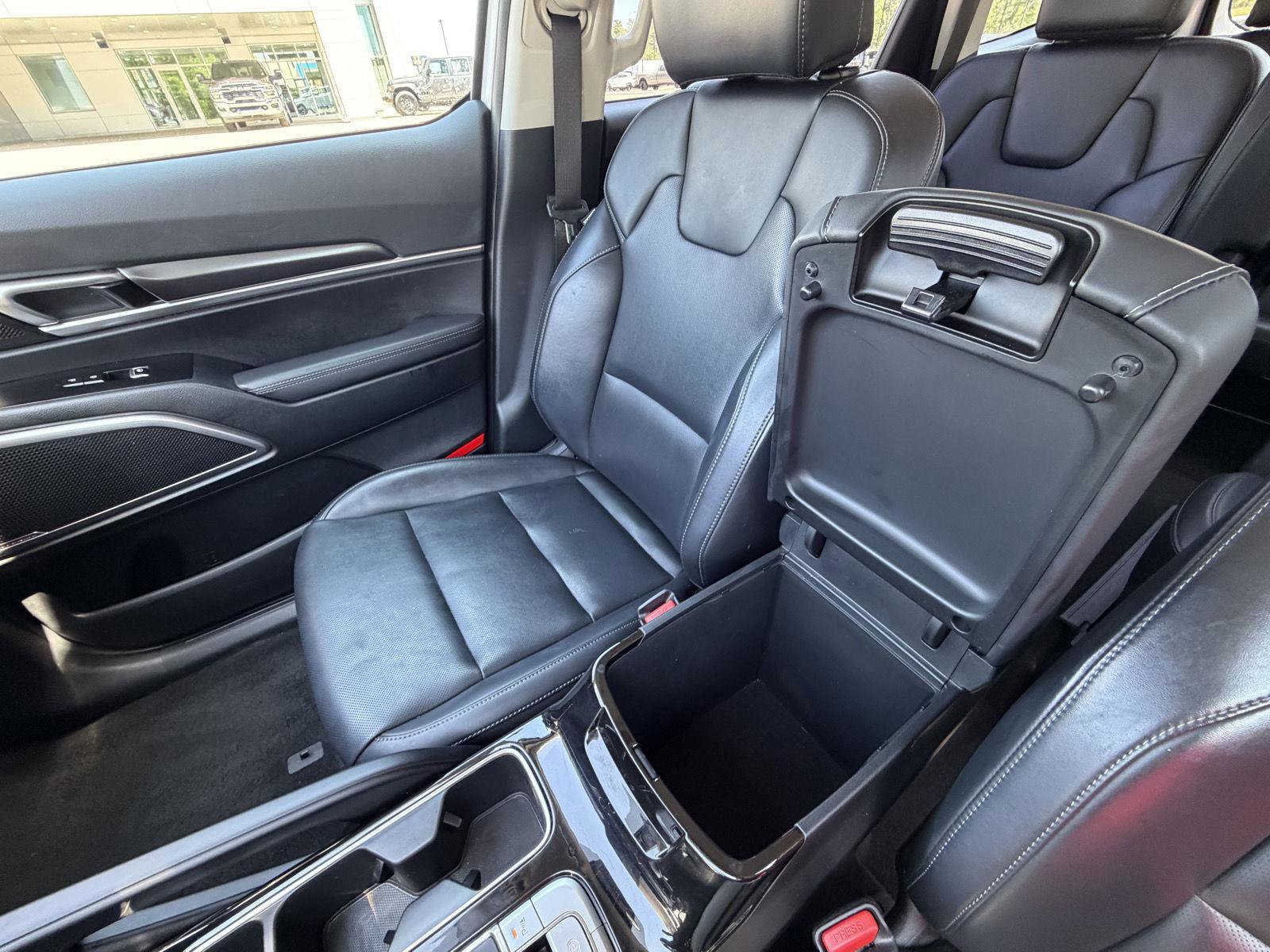 Used 2025 Kia Telluride S AWD/4WD image 14