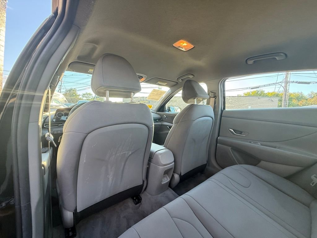 Used 2024 Hyundai Elantra SEL FWD image 16