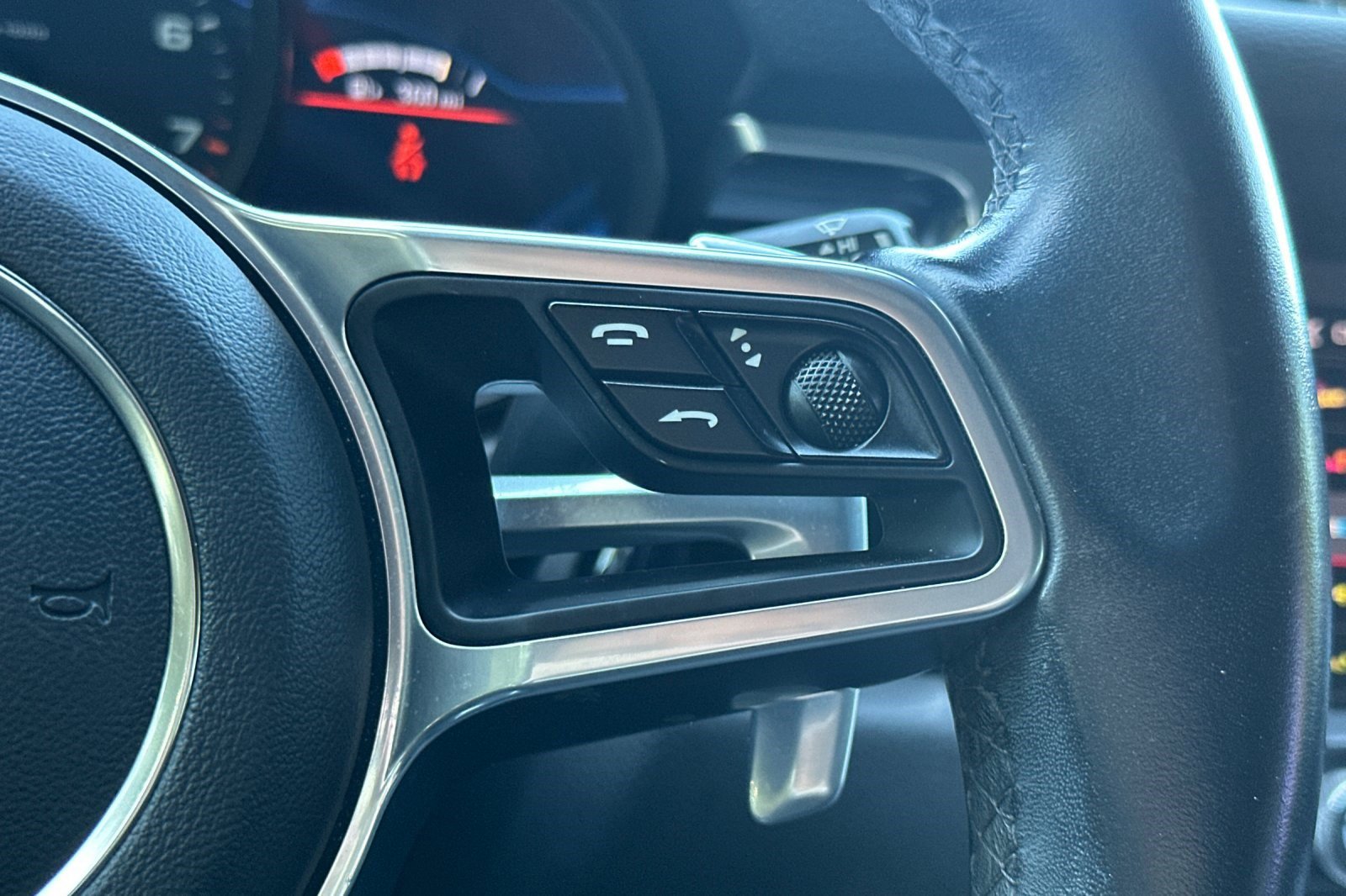 Used 2020 Porsche Macan image 30