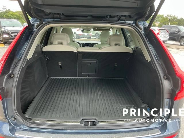 Certified 2022 Volvo XC60 B5 Momentum w/ Protection Package Premier FWD image 24