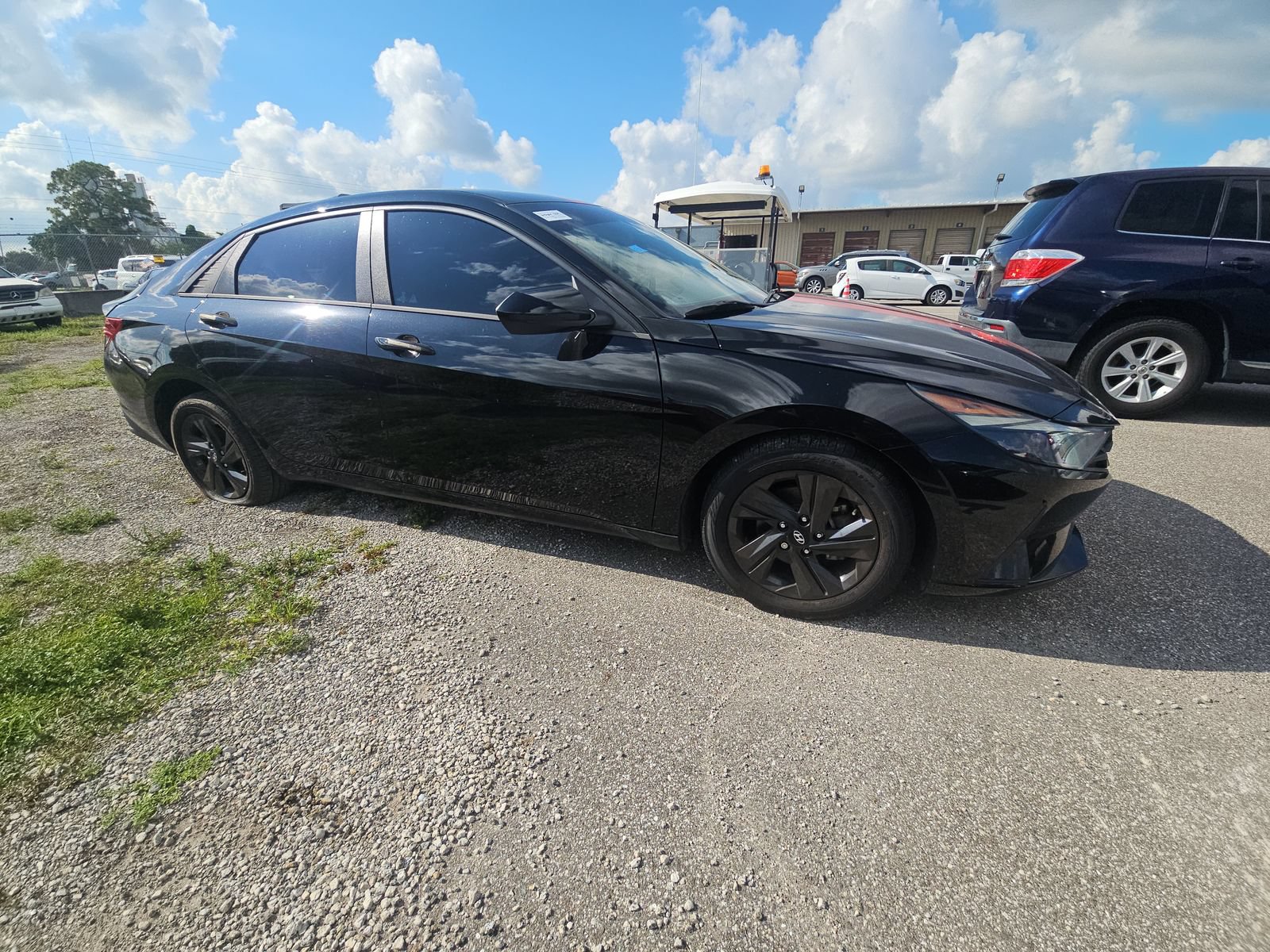 Used 2022 Hyundai Elantra SEL w/ Convenience Package FWD image 4