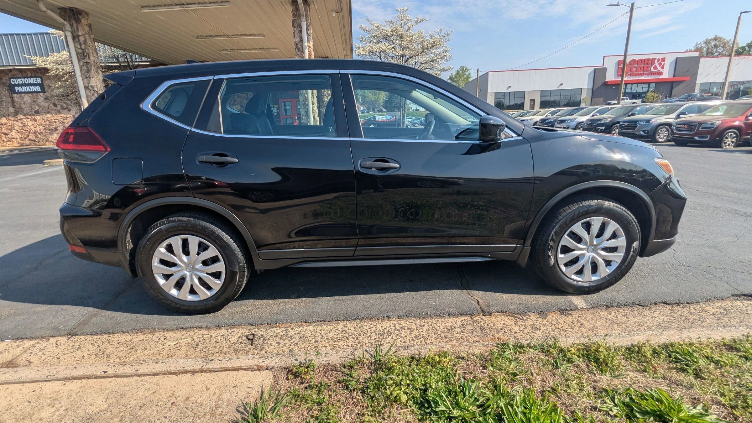 Used 2018 Nissan Rogue S FWD image 8