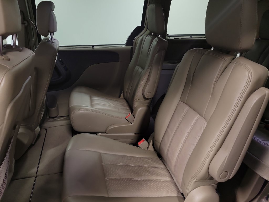 Used 2012 Chrysler Town & Country Touring-L w/ Driver Convenience Group FWD image 28