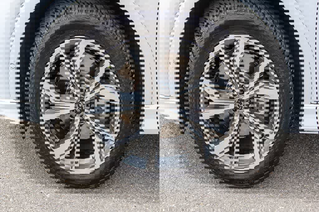 Used 2023 Audi Q4 e-tron Prestige image 9