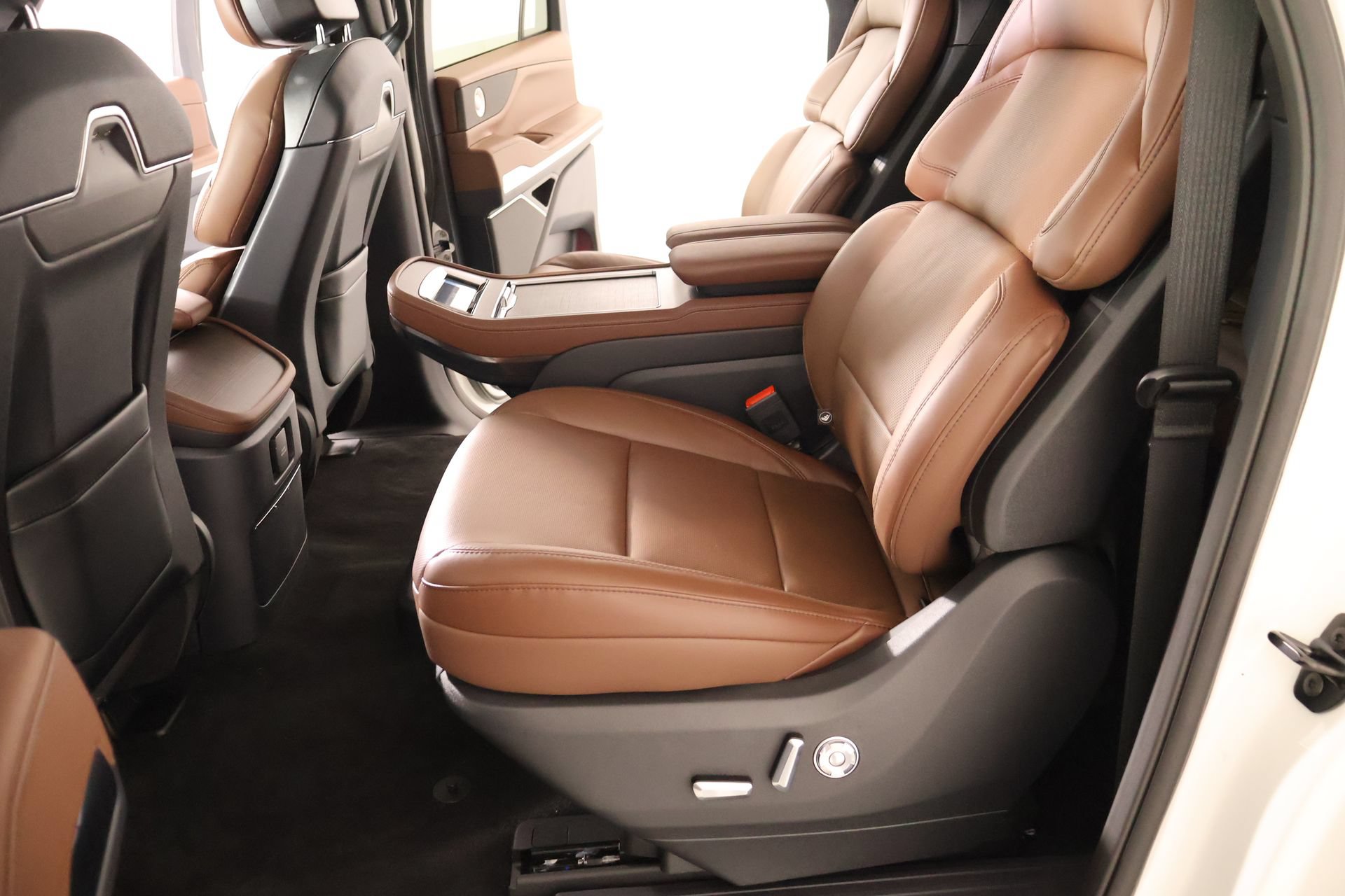 New 2027 Lincoln Navigator L Reserve AWD/4WD image 13