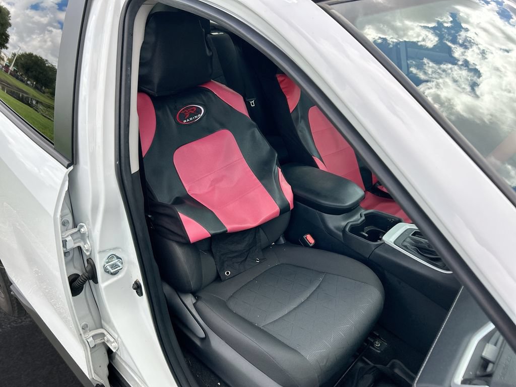 Used 2025 Toyota RAV4 XLE FWD image 32
