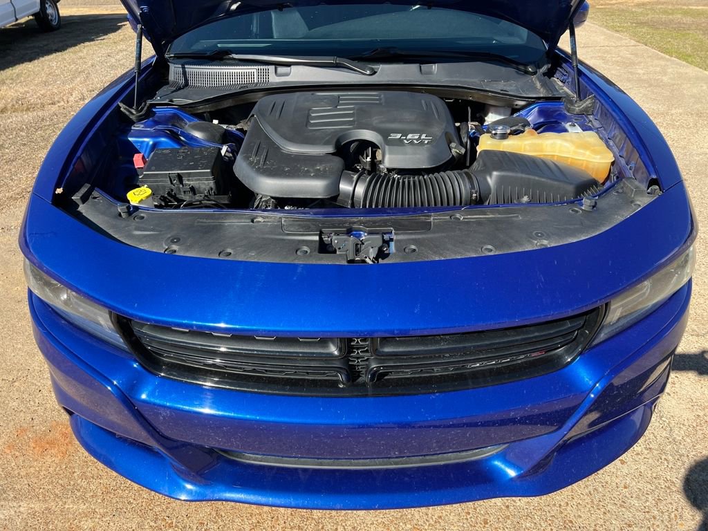 Used 2020 Dodge Charger SXT w/ Leather Interior Group RWD image 18