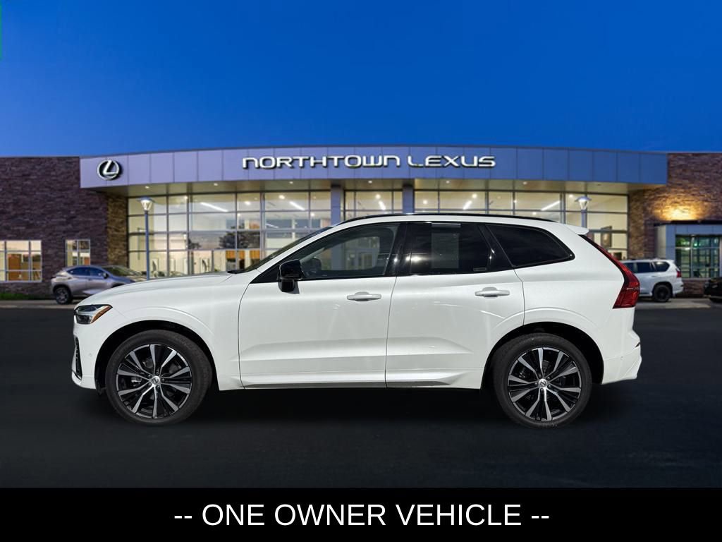Used 2023 Volvo XC60 B5 Plus image 2