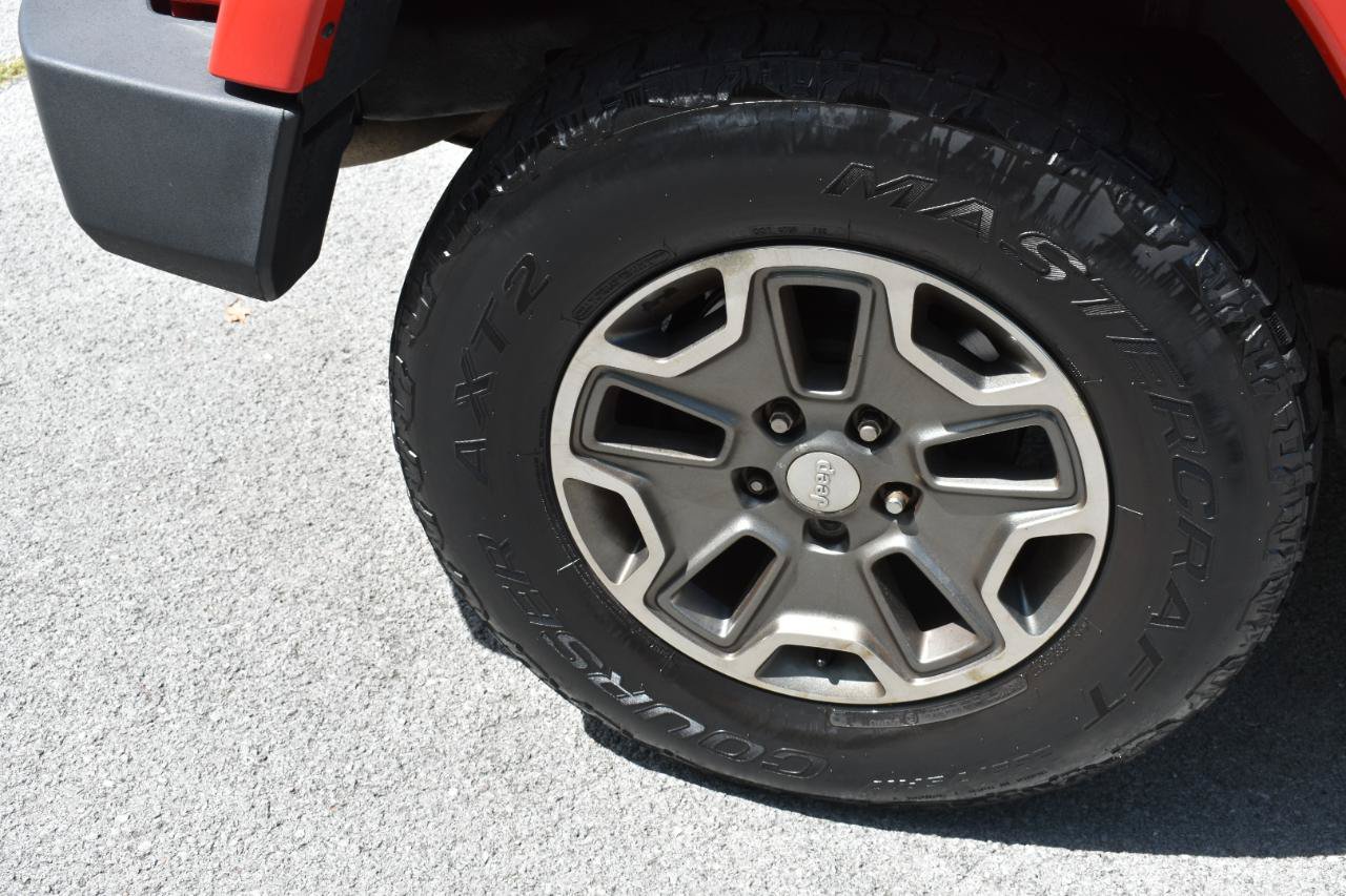 Used 2014 Jeep Wrangler Unlimited Rubicon w/ Connectivity Group AWD/4WD image 32