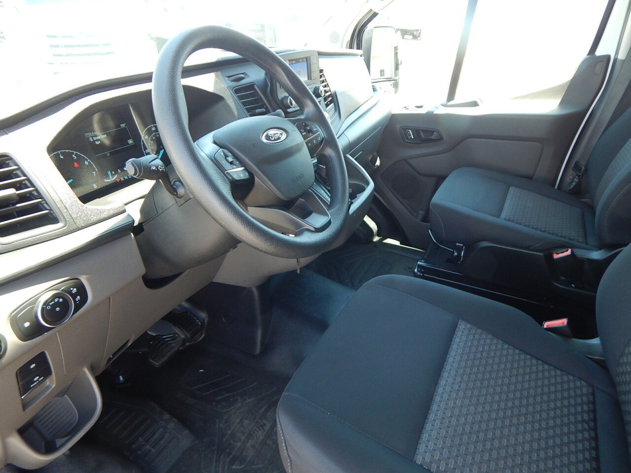 Used 2025 Ford Transit 250 Low Roof w/ Exterior Upgrade Package RWD image 18