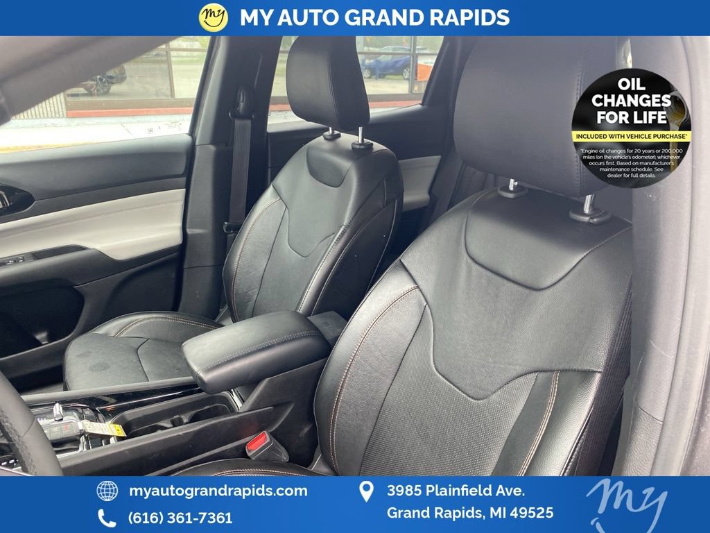 Used 2023 Jeep Compass Limited AWD/4WD image 13