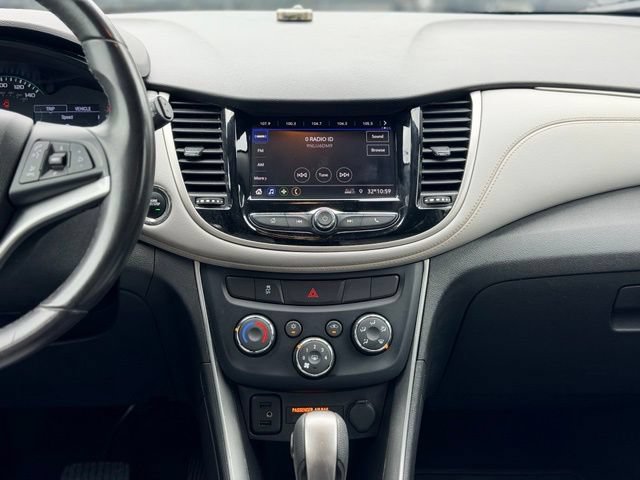 Used 2020 Chevrolet Trax LT w/ LT Convenience Package AWD/4WD image 23