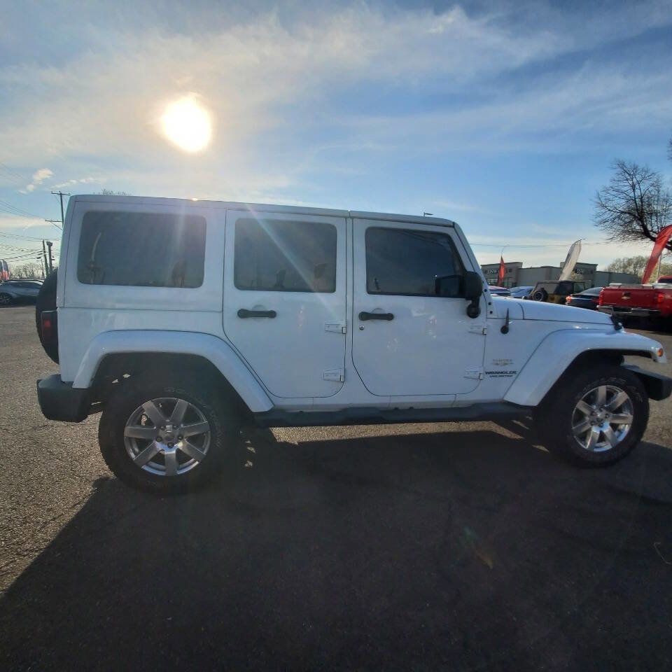 Used 2015 Jeep Wrangler Unlimited Sahara w/ Dual Top Group AWD/4WD image 6