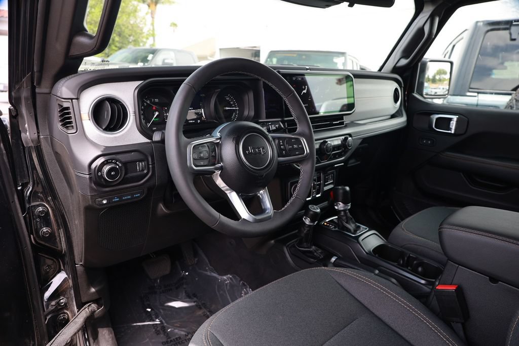 Used 2025 Jeep Wrangler Unlimited Sahara w/ Safety Group AWD/4WD image 16