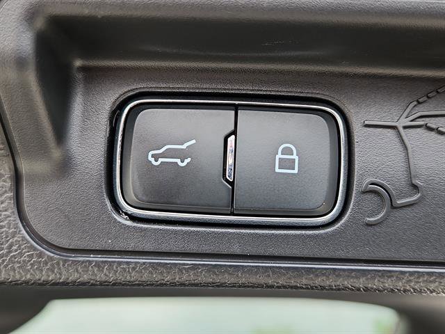 Used 2025 Ford Explorer ST-Line w/ ST-Line Street Pack image 27