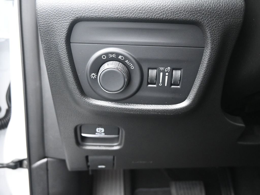 New 2025 Jeep Grand Cherokee Laredo X w/ Luxury Tech Group I image 31