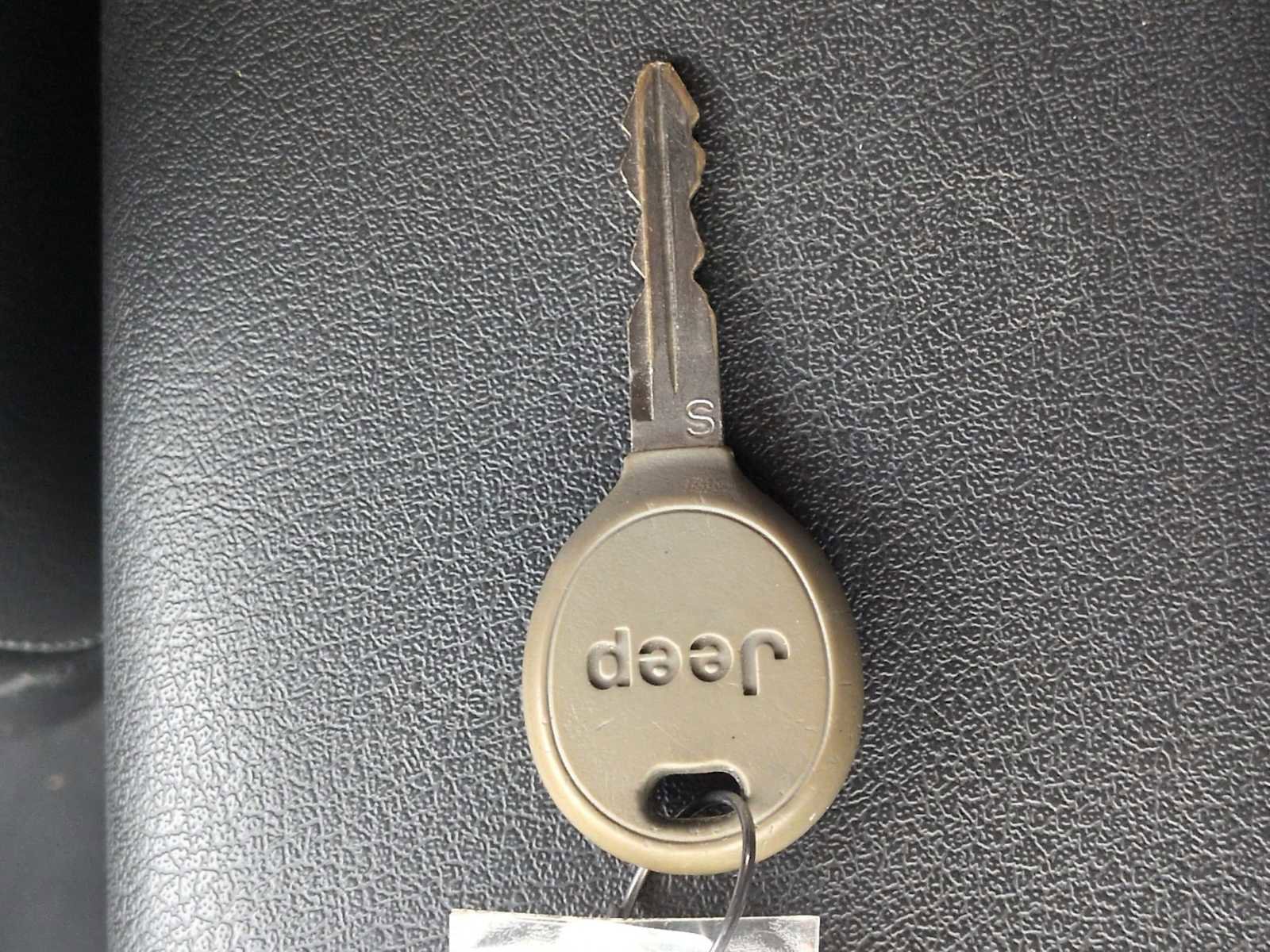 Used 2015 Jeep Compass Sport image 28