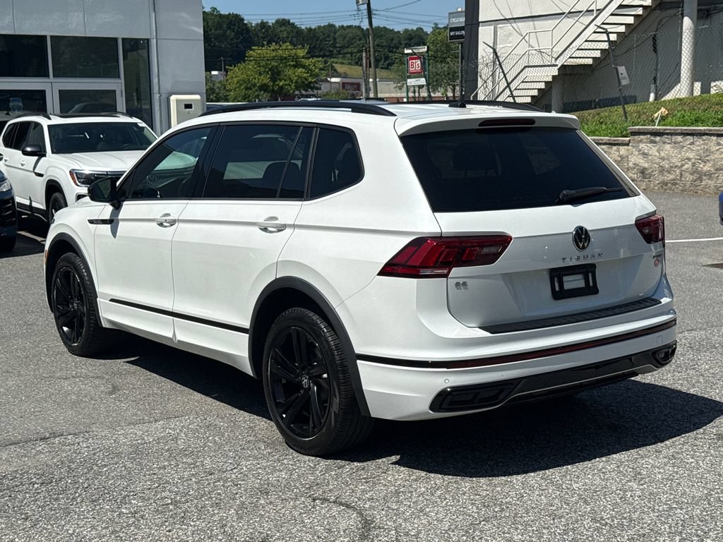Used 2024 Volkswagen Tiguan SE R-Line AWD/4WD image 4