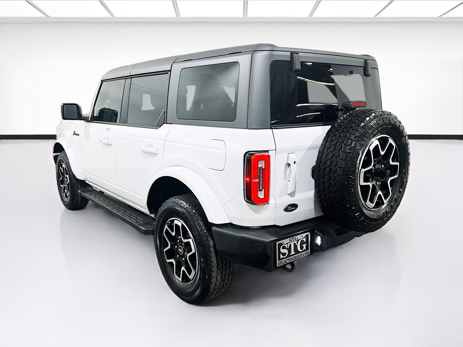 Used 2023 Ford Bronco Outer Banks AWD/4WD image 6