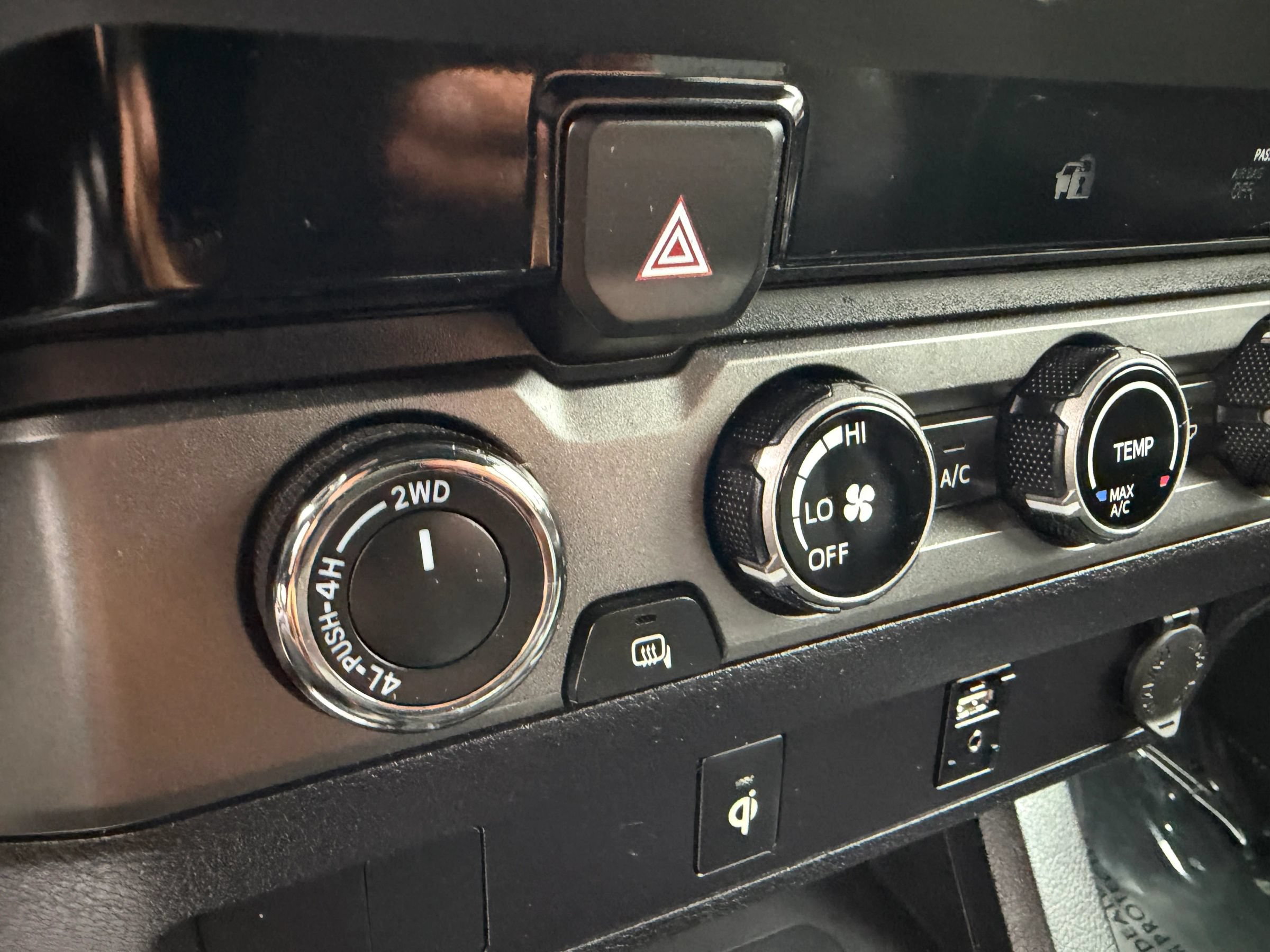 Used 2017 Toyota Tacoma SR AWD/4WD image 16
