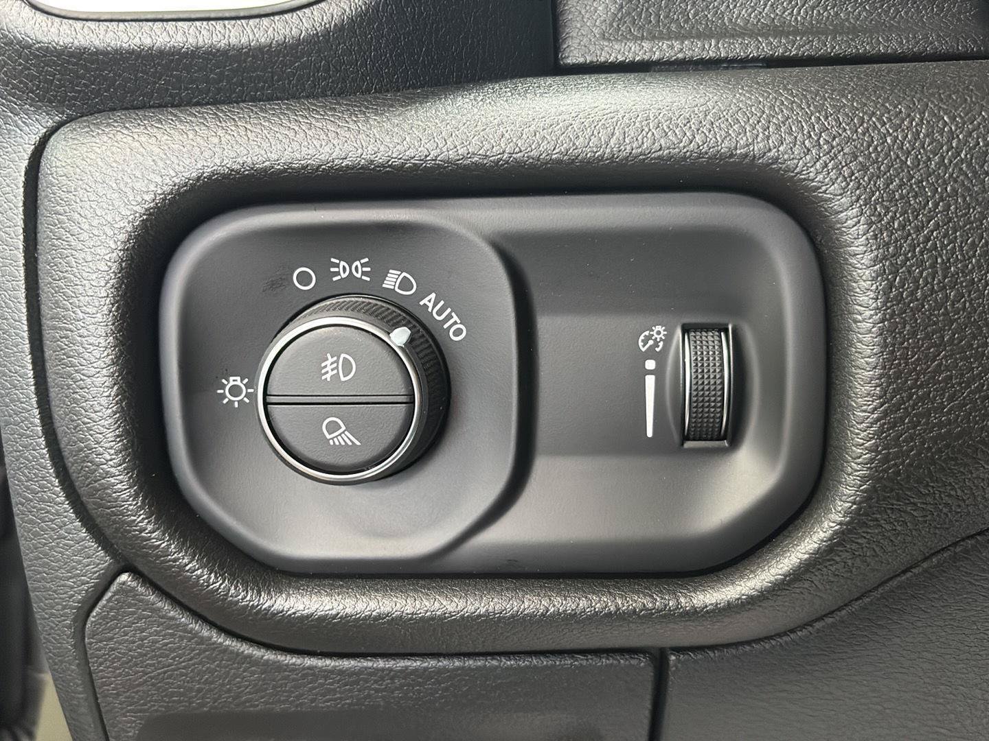 New 2026 RAM 1500 Express AWD/4WD image 7