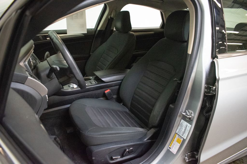 Used 2020 Ford Fusion SE FWD image 20