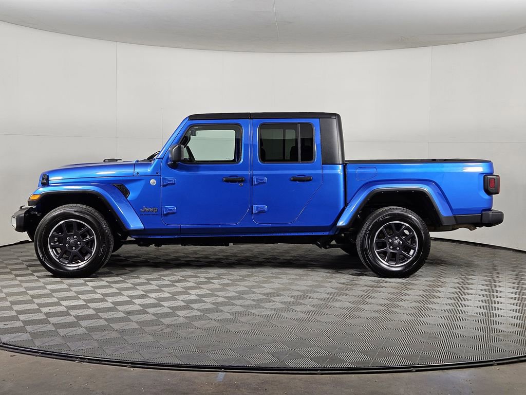 Used 2023 Jeep Gladiator Overland AWD/4WD image 3