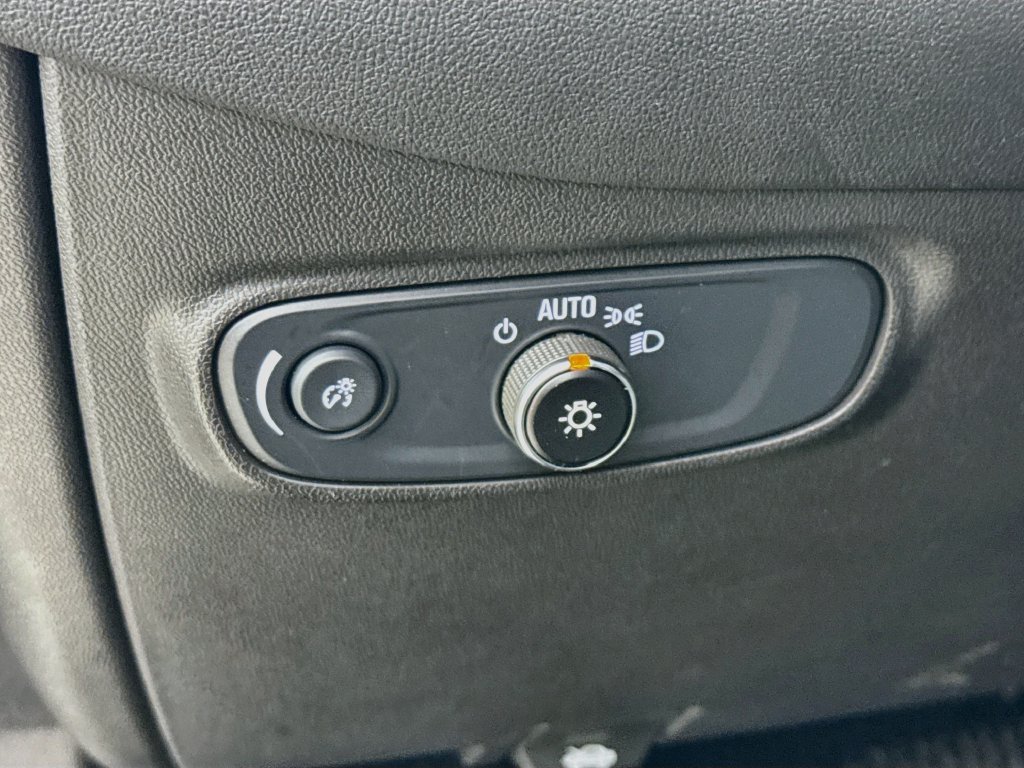 Used 2024 Chevrolet Equinox LT FWD image 11