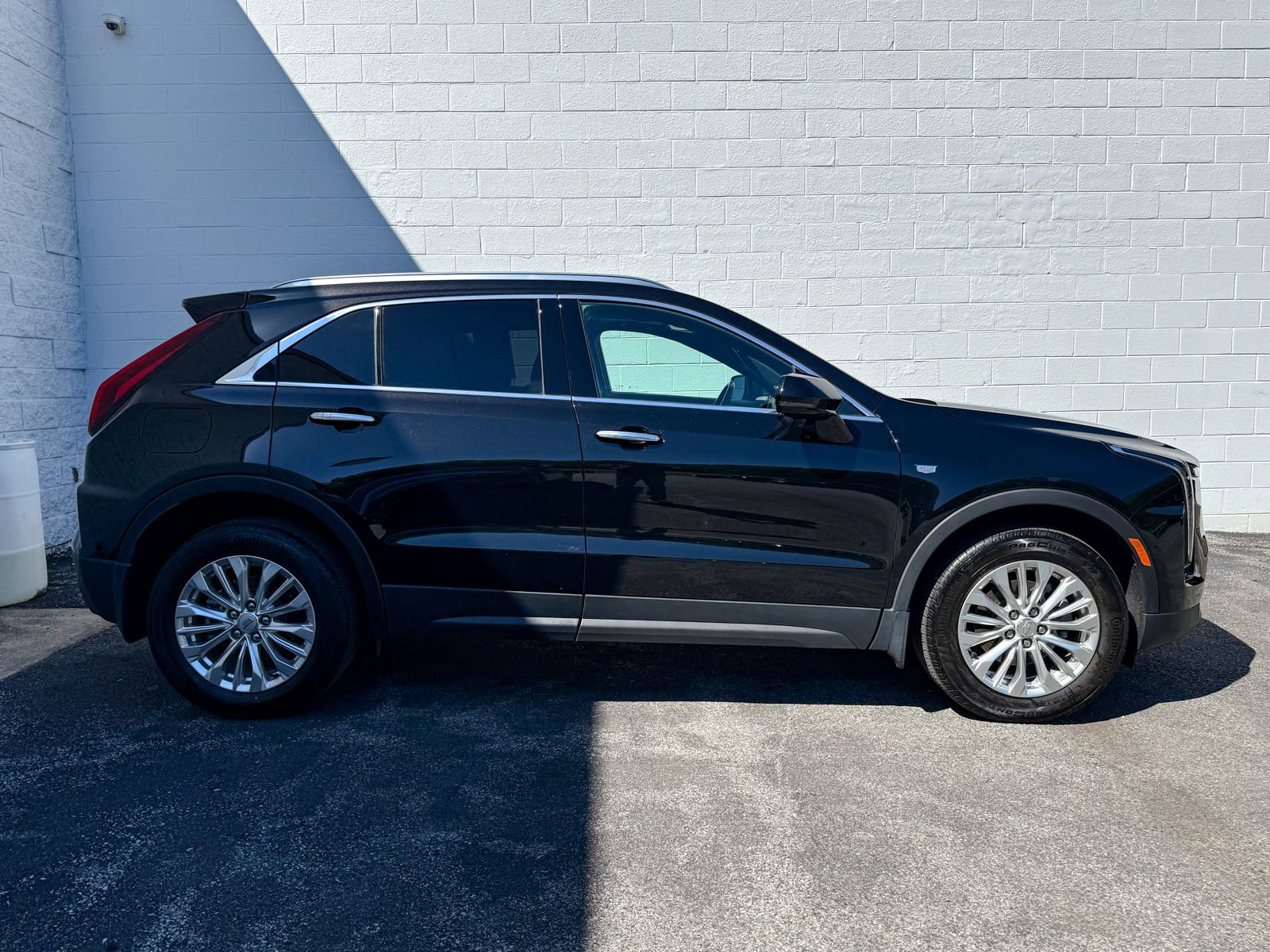 Certified 2024 Cadillac XT4 Luxury w/ Cold Weather Package AWD/4WD image 5