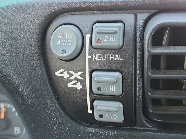 Used 2001 Chevrolet Blazer LS w/ Preferred Equipment Group AWD/4WD image 18